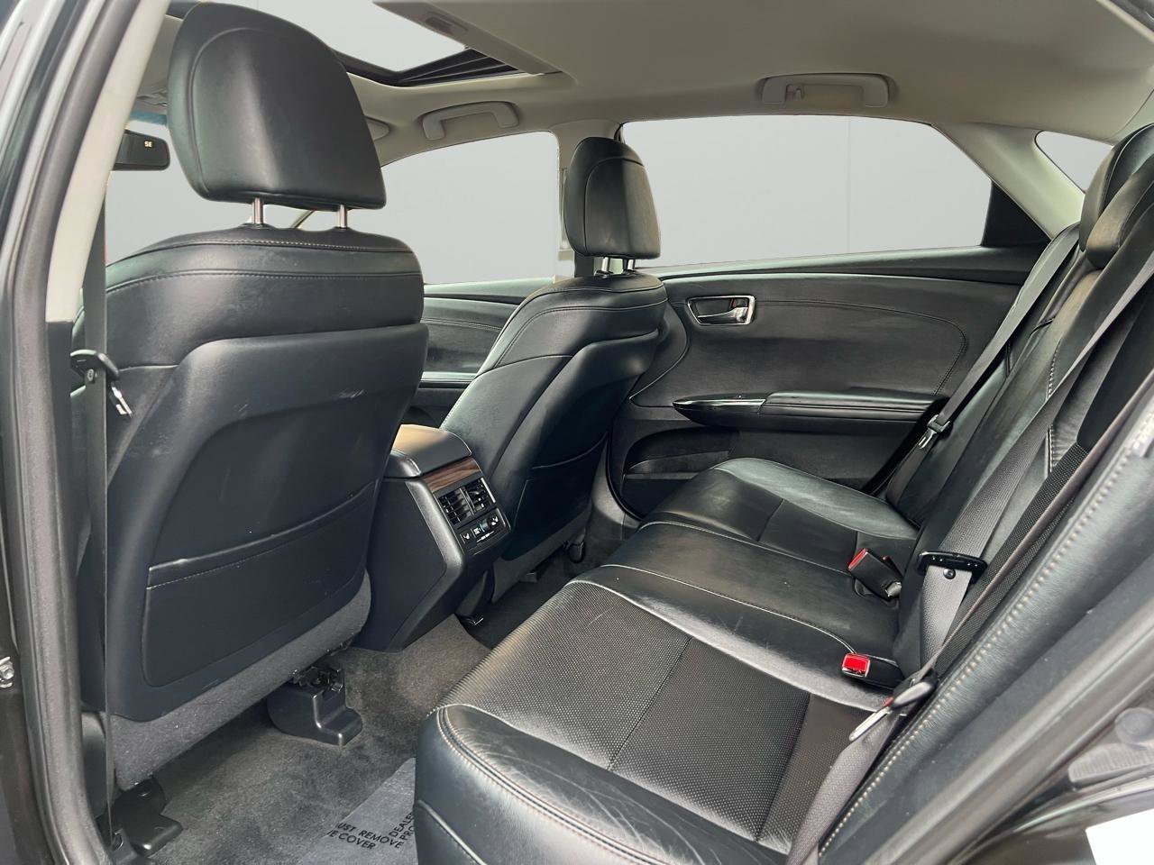 Used 2013 Toyota Avalon Limited w/ Technology Pkg FWD image 28