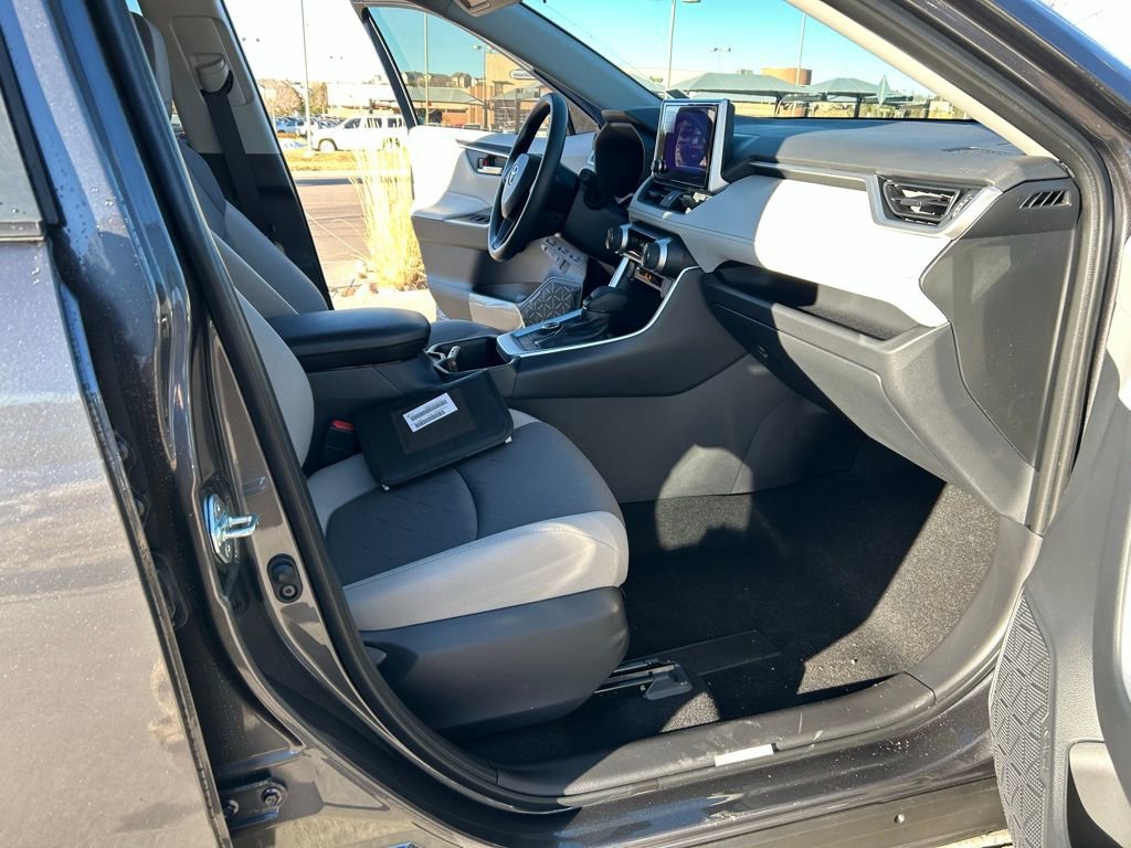 Used 2025 Toyota RAV4 XLE image 19