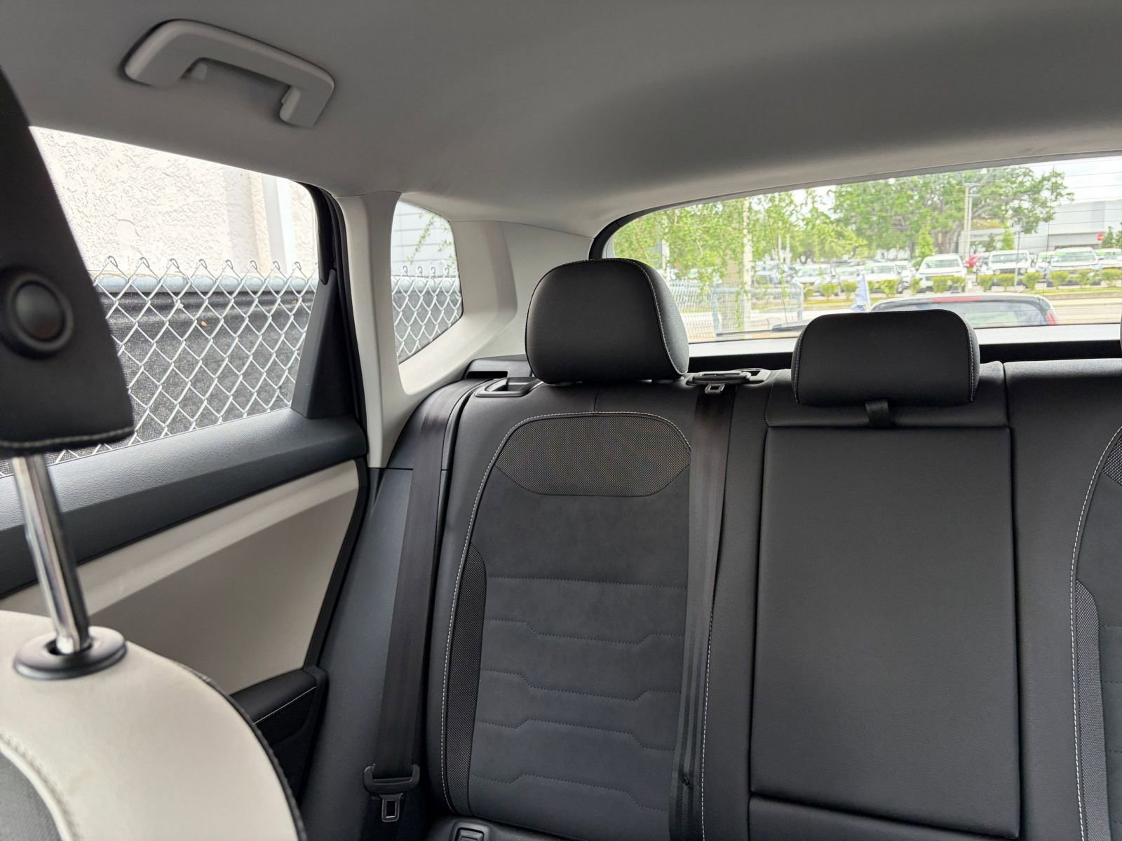 Used 2025 Volkswagen Taos SE FWD image 39