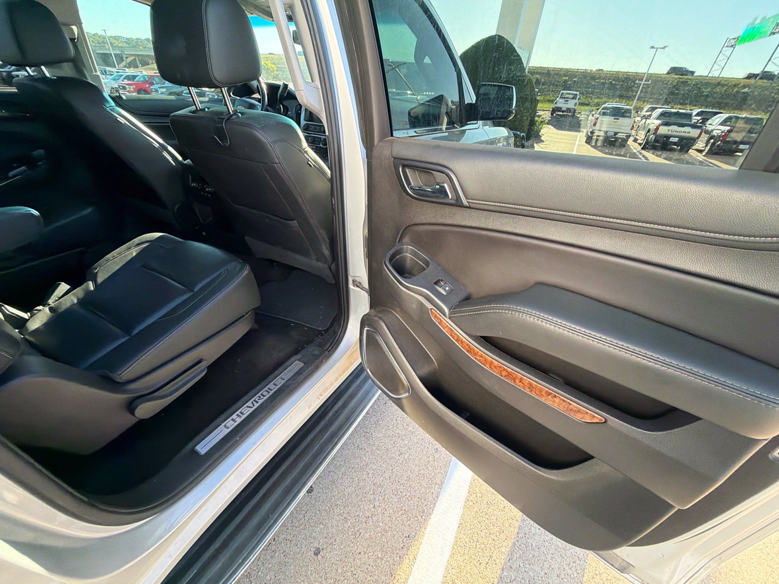 Used 2018 Chevrolet Suburban Premier AWD/4WD image 24