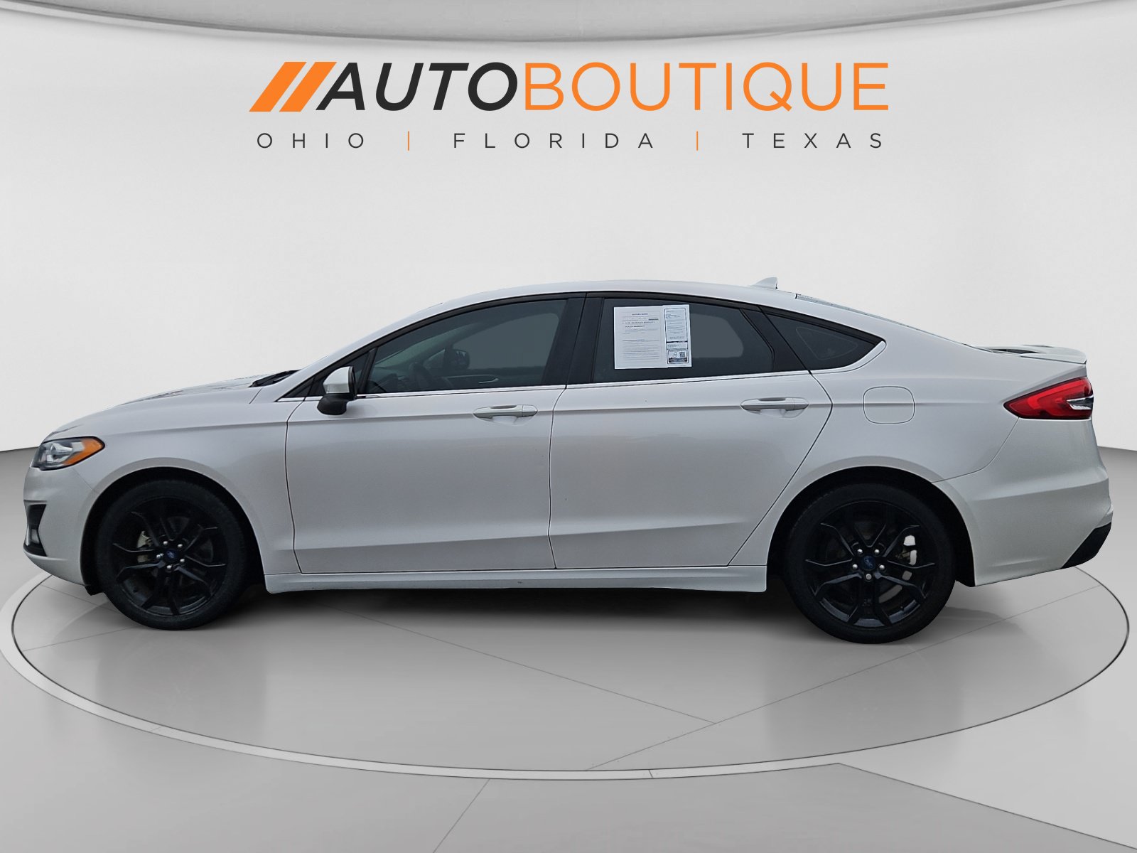 Used 2020 Ford Fusion SE w/ Equipment Group 151A FWD image 2