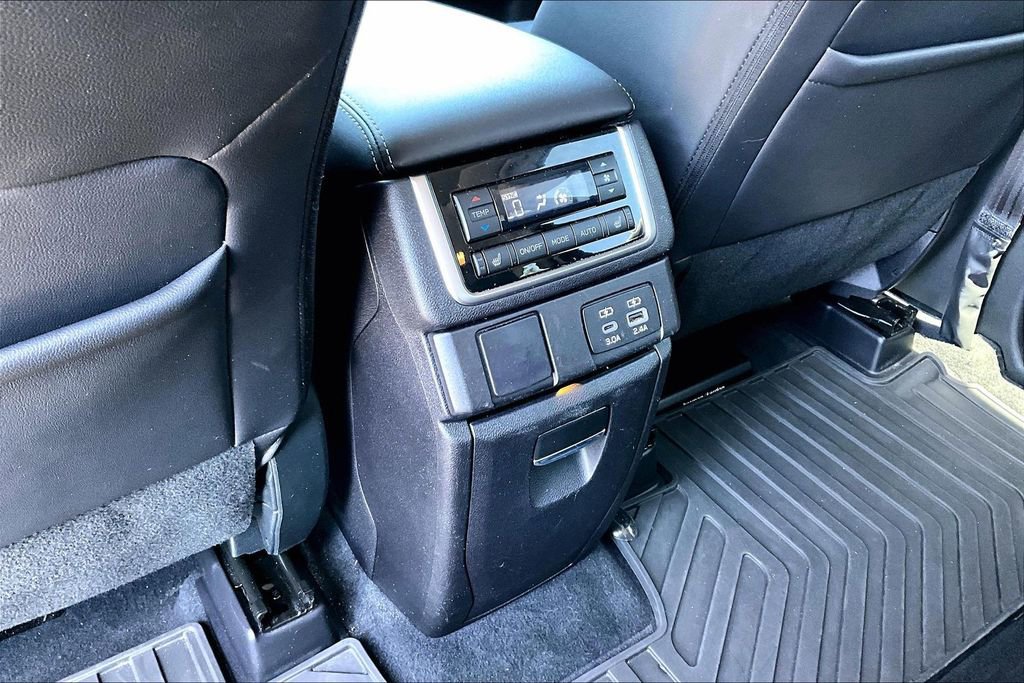 Used 2023 Subaru Ascent Limited w/ Technology Package AWD/4WD image 10