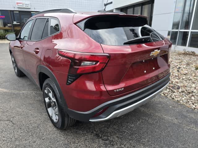 Used 2024 Chevrolet Trax LT FWD image 4