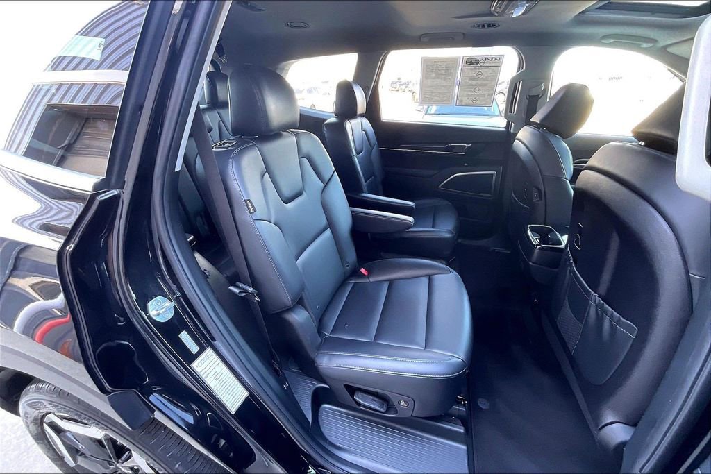 Used 2025 Kia Telluride S FWD image 26