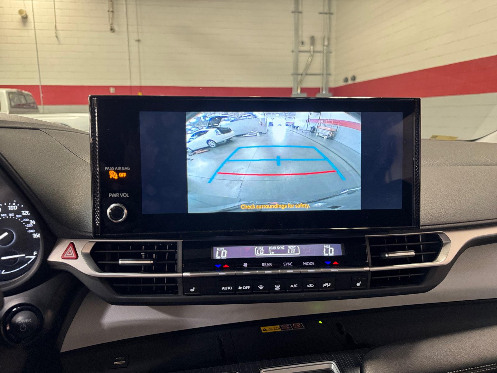 Certified 2026 Toyota Sienna XLE FWD image 29