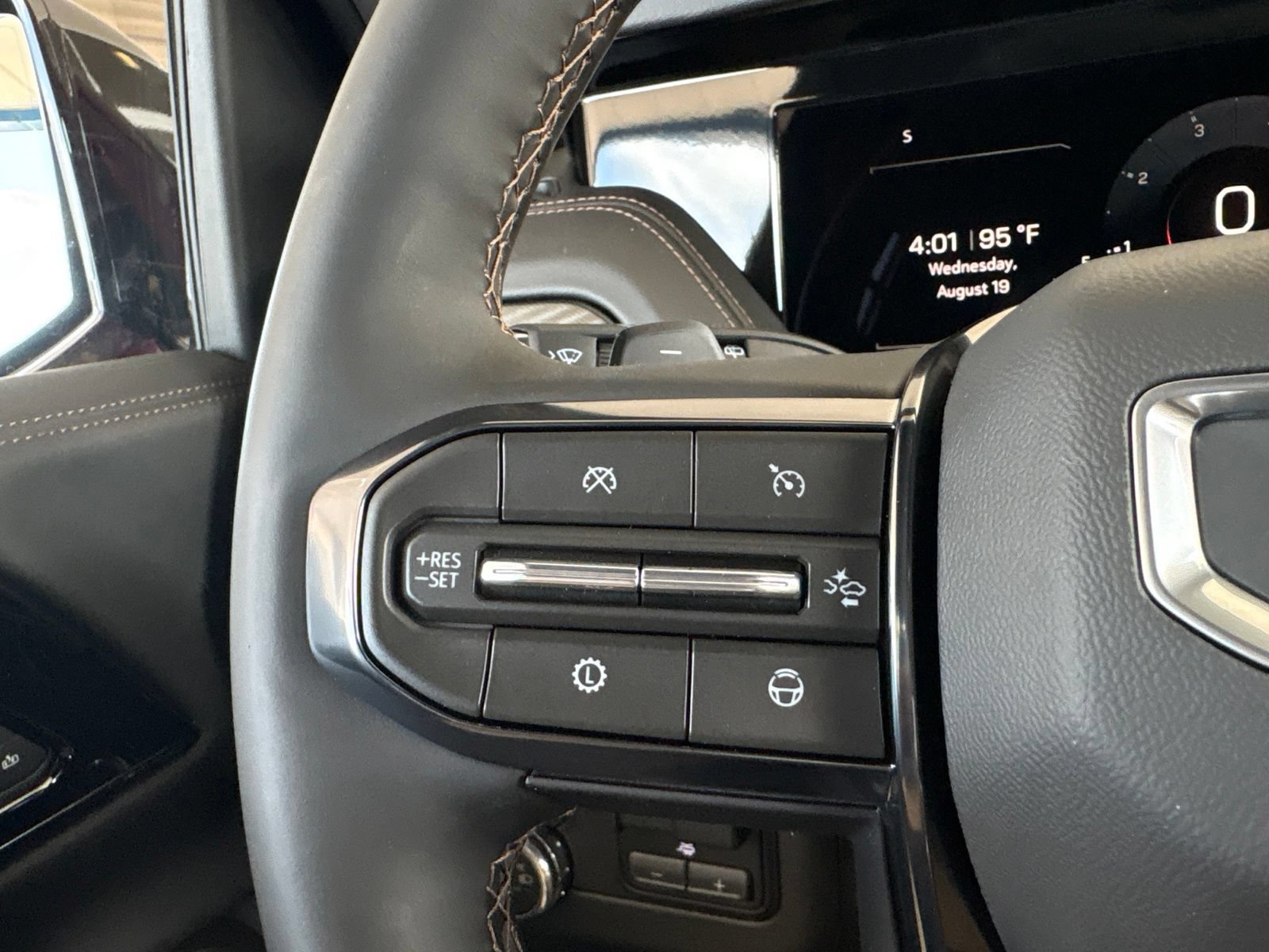 New 2026 GMC Yukon XL AT4 w/ AT4 Premium Plus Package AWD/4WD image 38