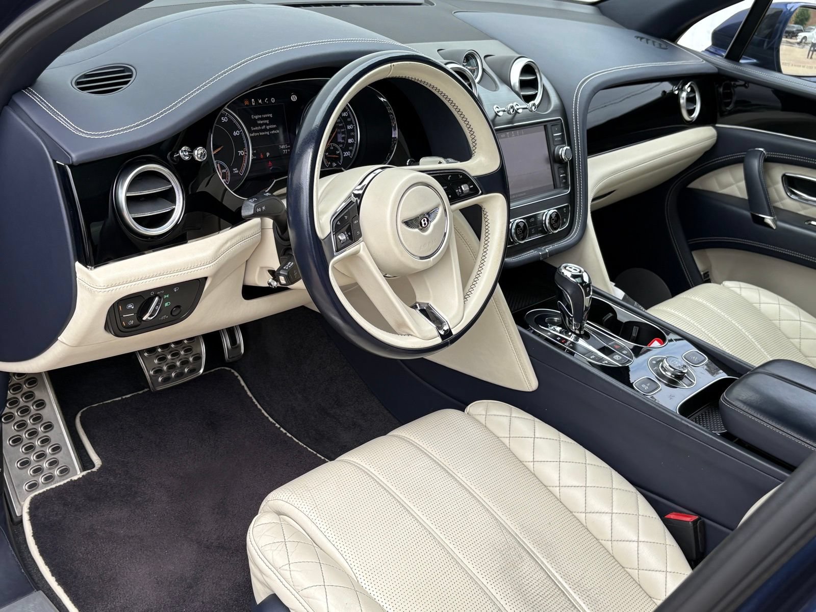 Used 2019 Bentley Bentayga AWD/4WD image 18