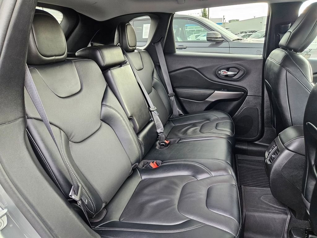 Used 2022 Jeep Cherokee Latitude Lux w/ Mopar Interior Package image 35