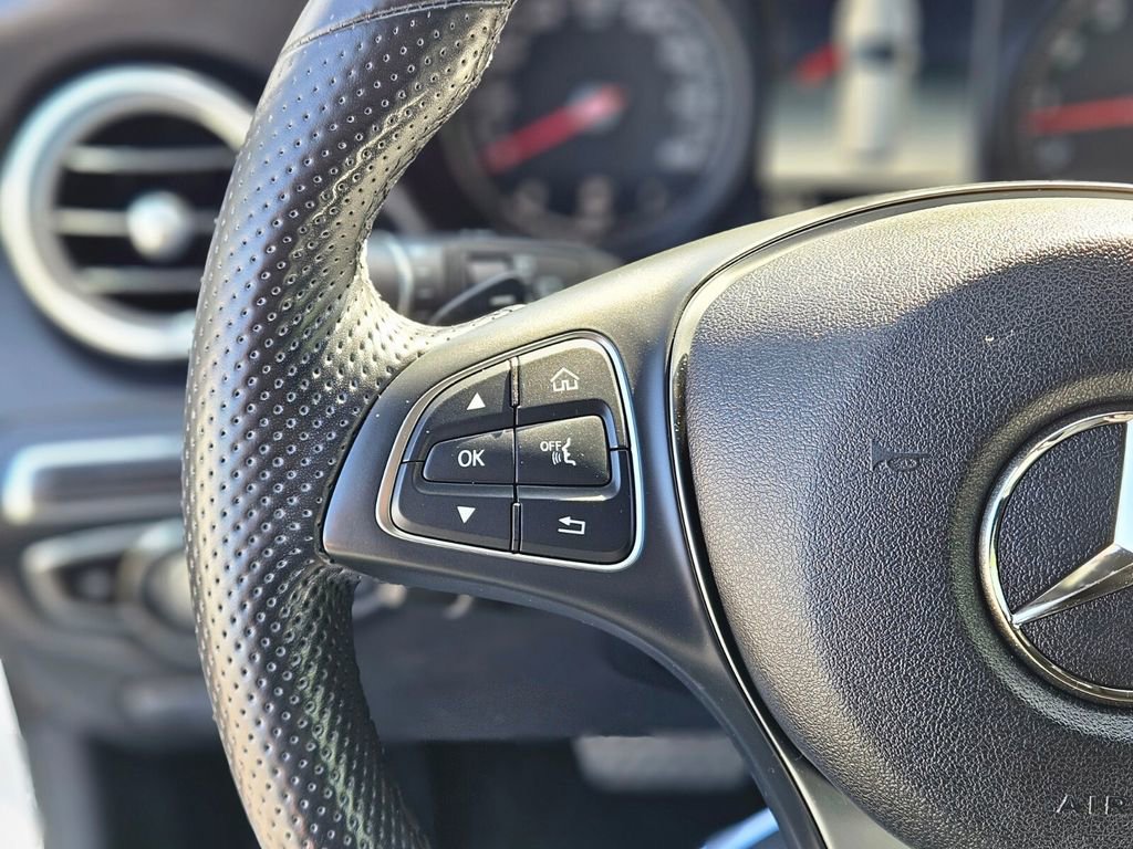 Used 2019 Mercedes-Benz GLC 300 4MATIC image 23