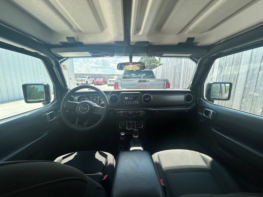 Used 2023 Jeep Gladiator Sport AWD/4WD image 16