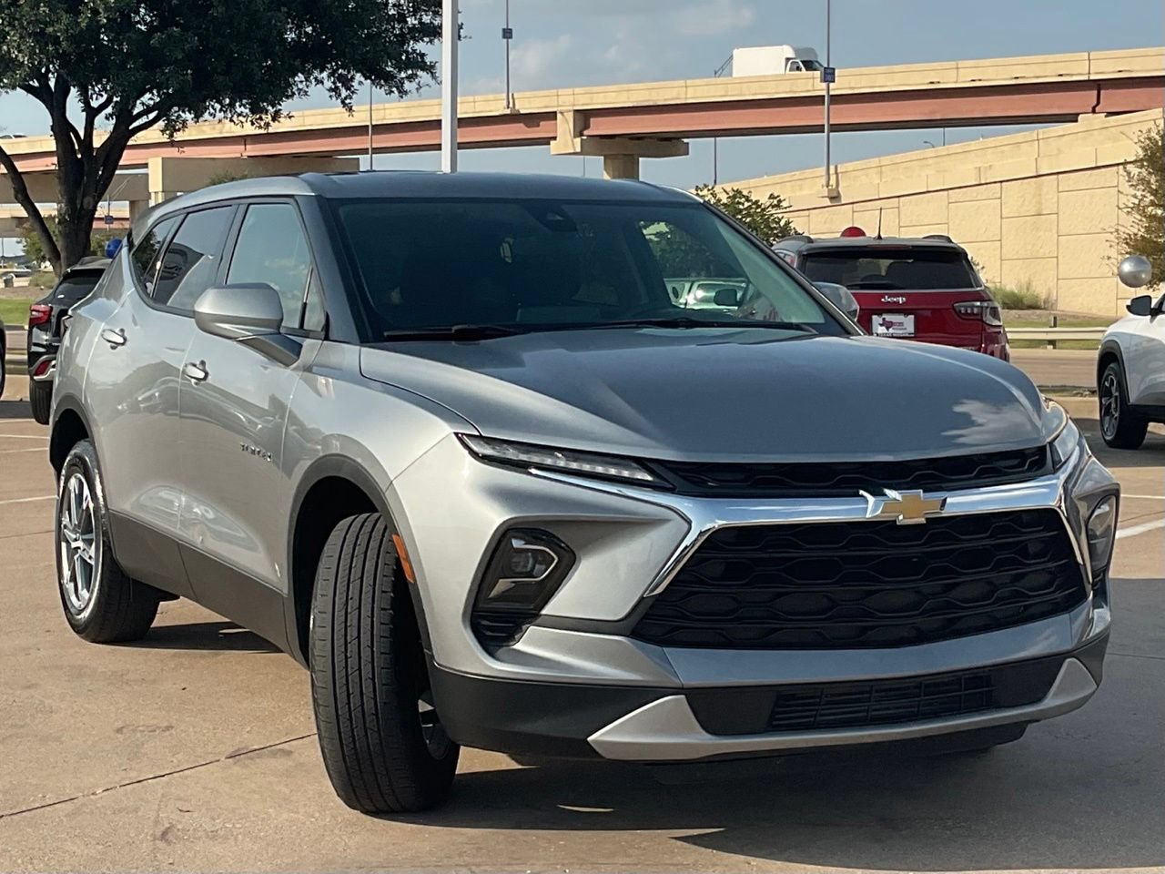 Used 2025 Chevrolet Blazer LT FWD image 3