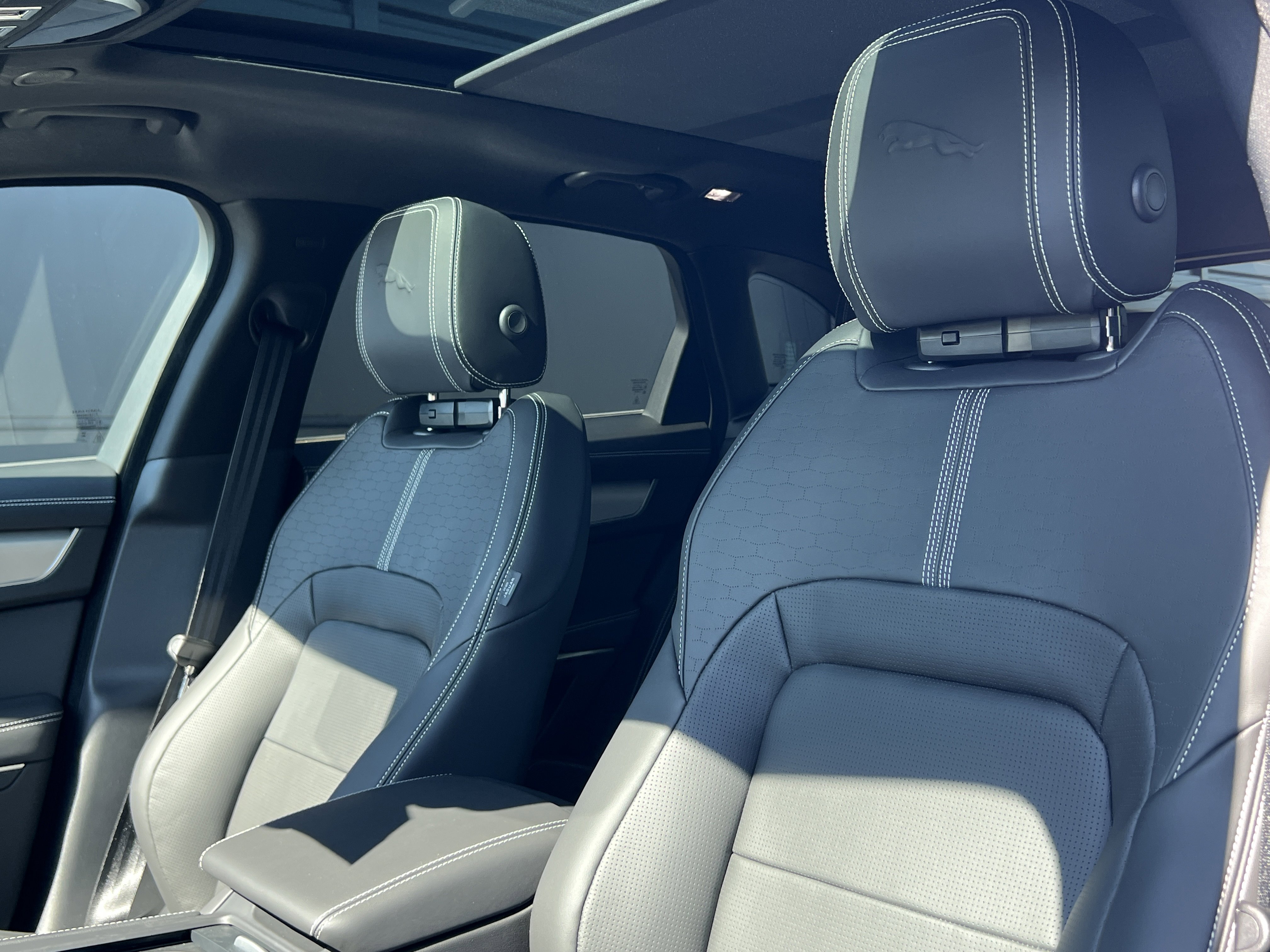 New 2025 Jaguar F-PACE R-Dynamic S image 23