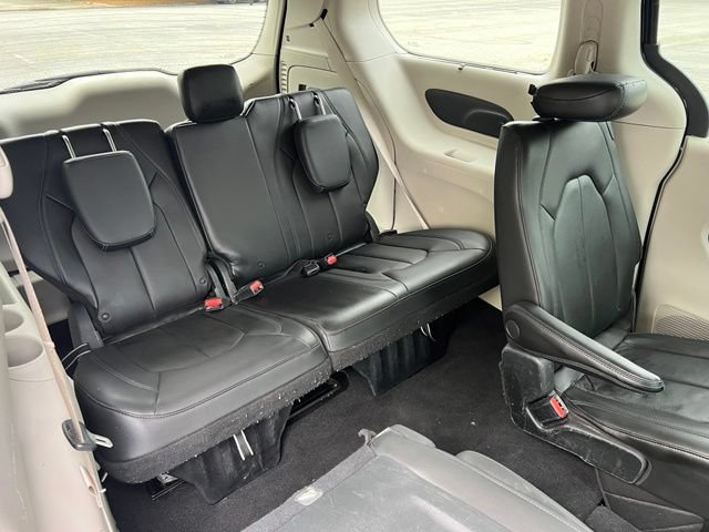 Used 2021 Chrysler Pacifica Touring-L FWD image 24