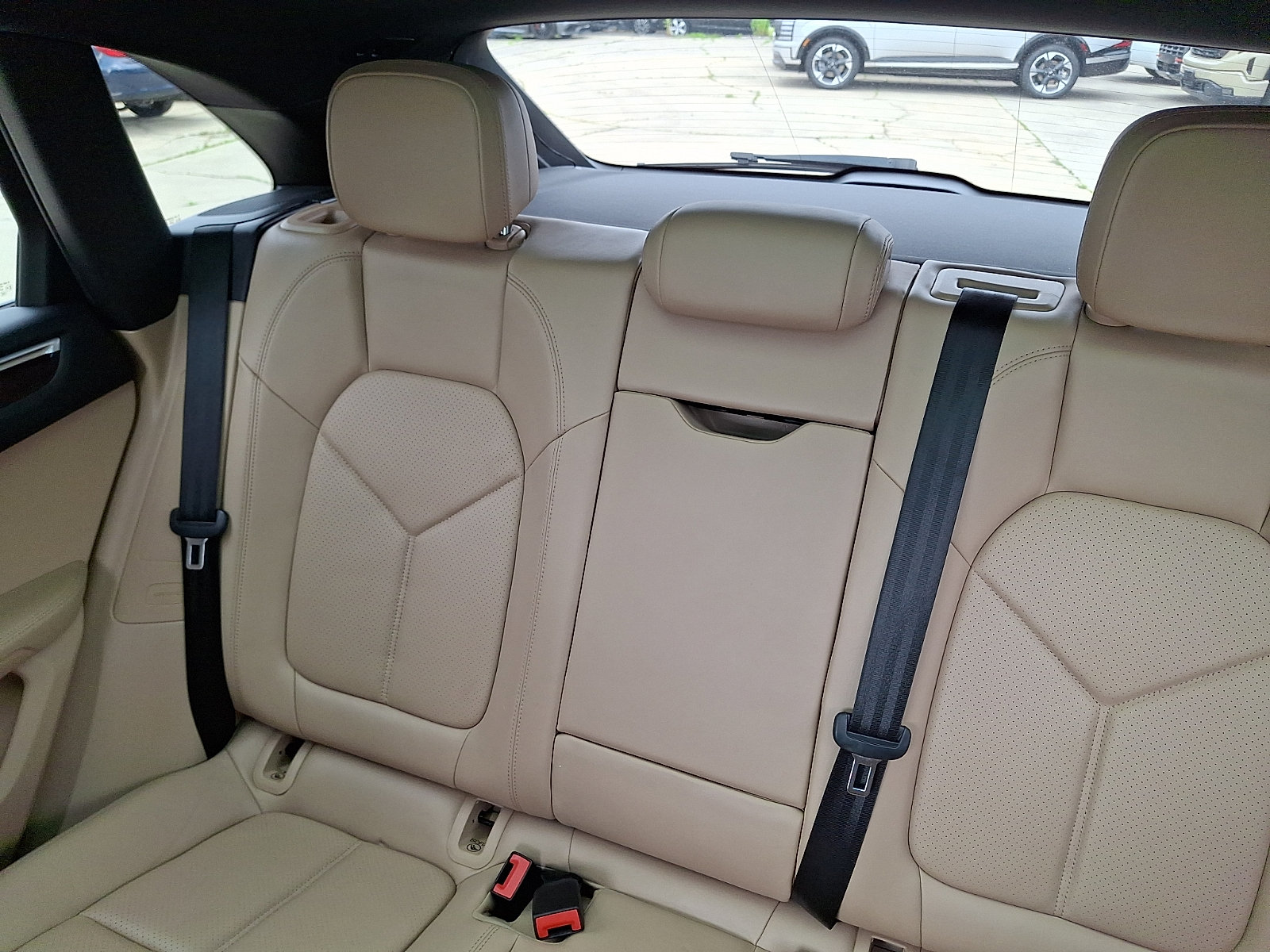 Used 2021 Porsche Macan w/ Premium Package Plus AWD/4WD image 18