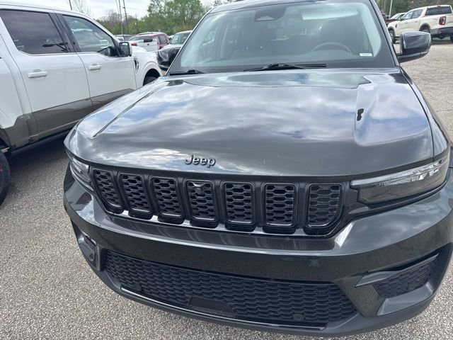 Used 2023 Jeep Grand Cherokee Limited w/ Luxury Tech Group II image 3
