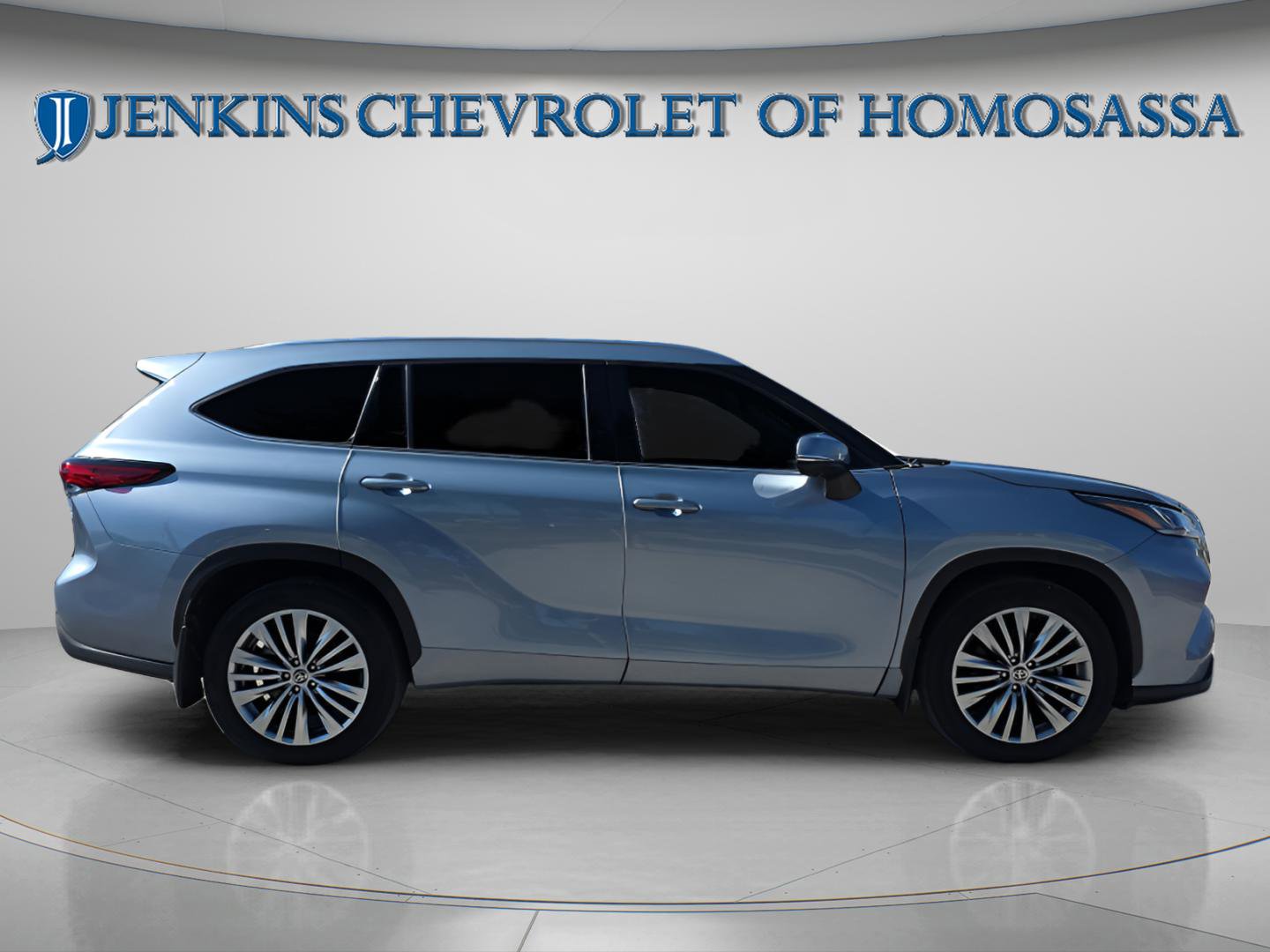Used 2023 Toyota Highlander Platinum image 2
