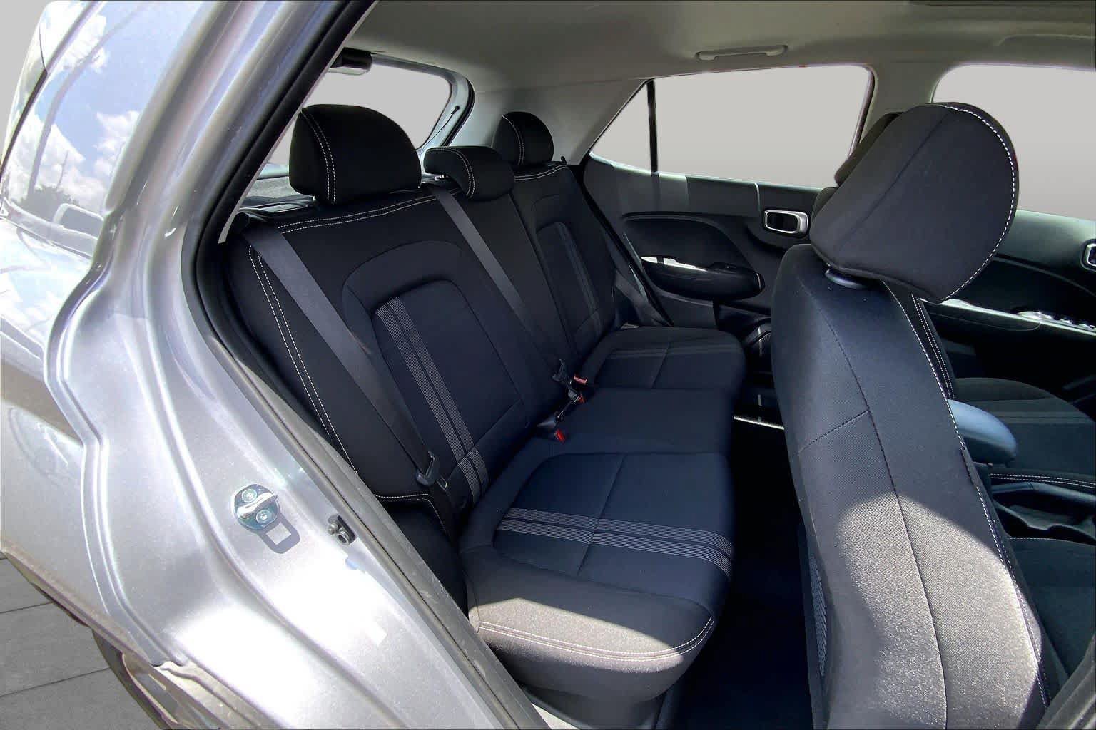 Used 2025 Hyundai Venue SEL FWD image 20