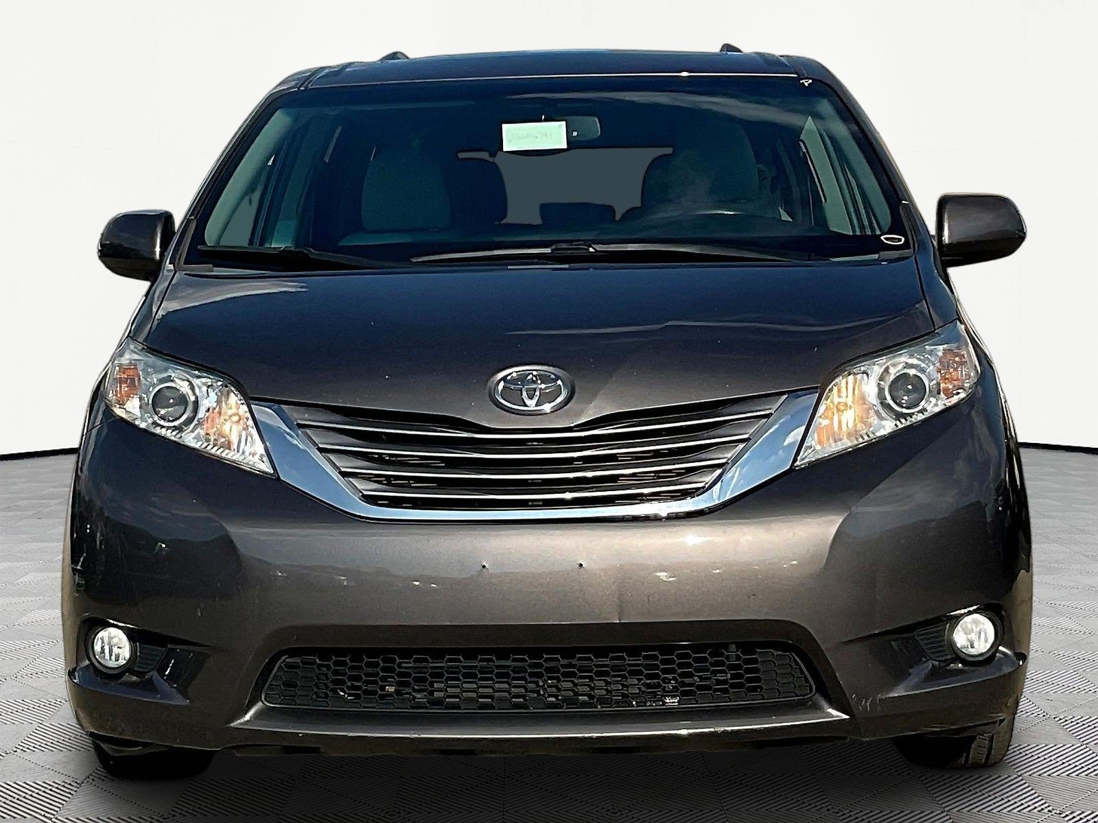 Used 2015 Toyota Sienna XLE Premium FWD image 2