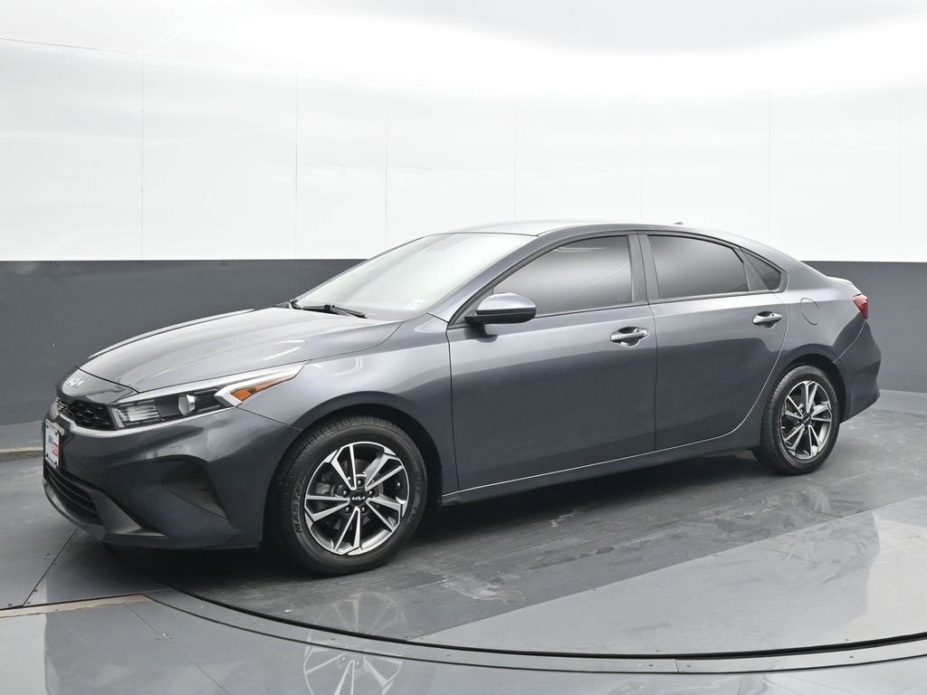 Used 2022 Kia Forte LXS image 2