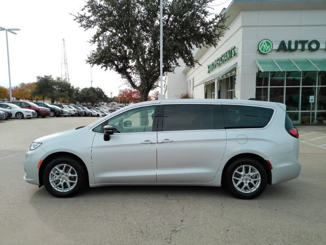 Used 2024 Chrysler Pacifica Touring-L FWD image 13