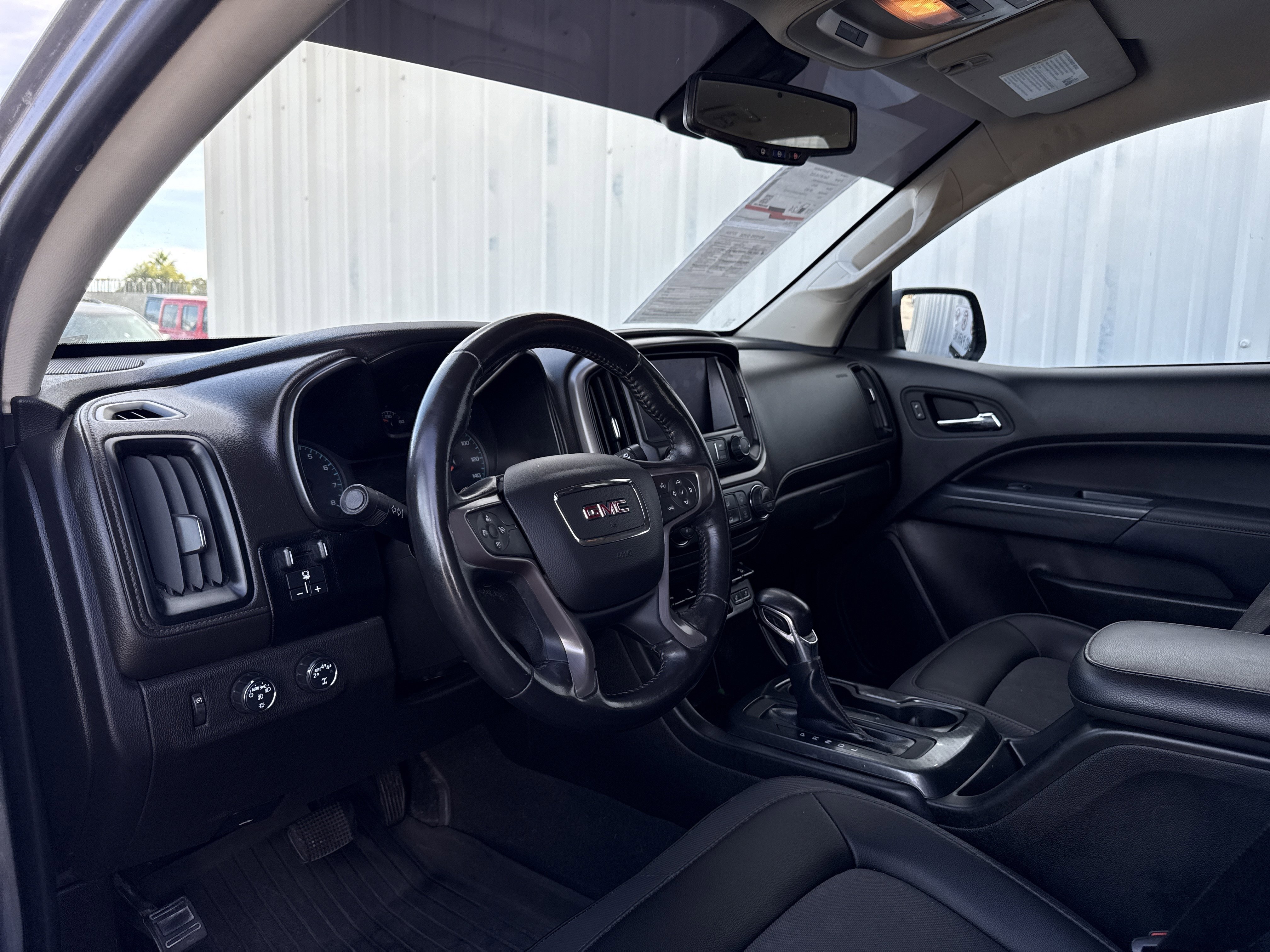 Used 2022 GMC Canyon AT4 image 17