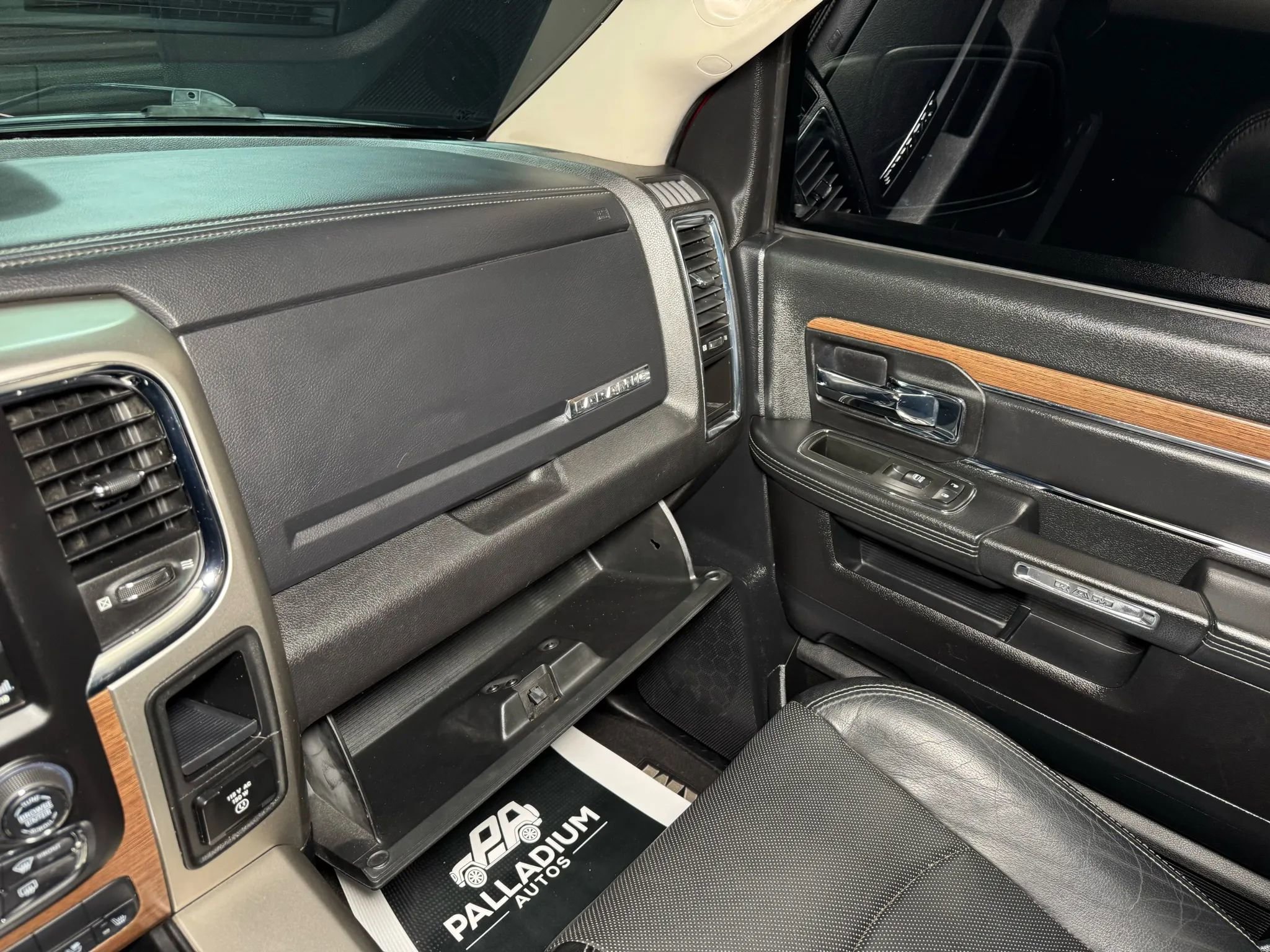 Used 2014 RAM 1500 Laramie image 46