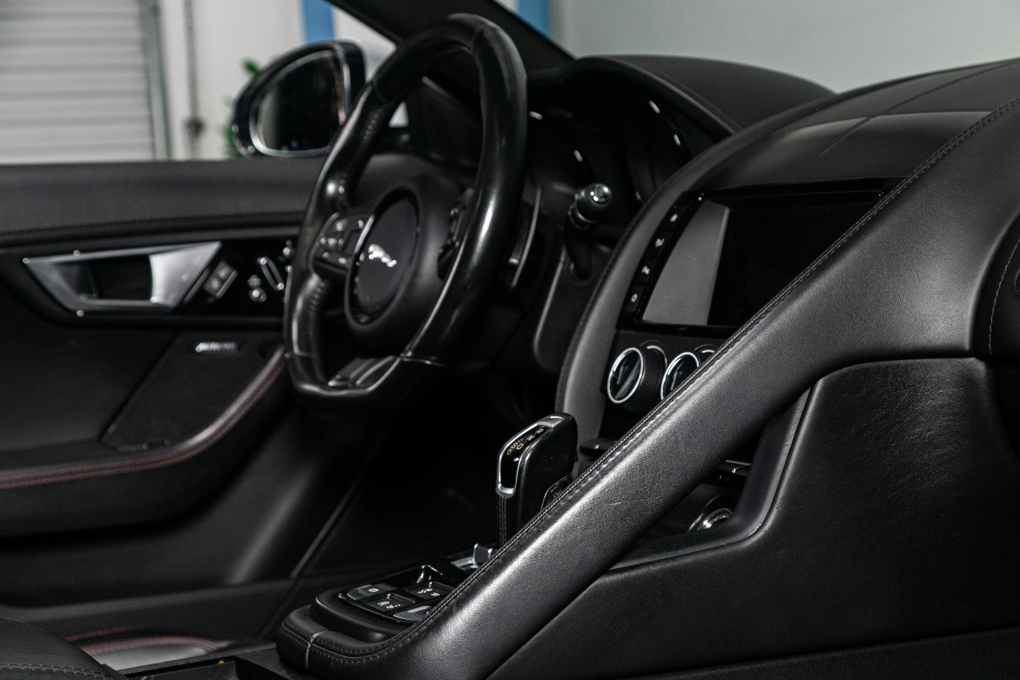 Used 2017 Jaguar F-TYPE S image 24