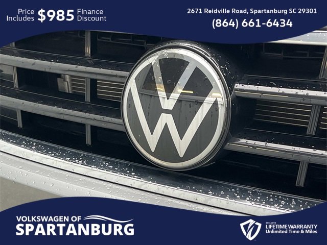 Used 2024 Volkswagen Tiguan SE R-Line image 11