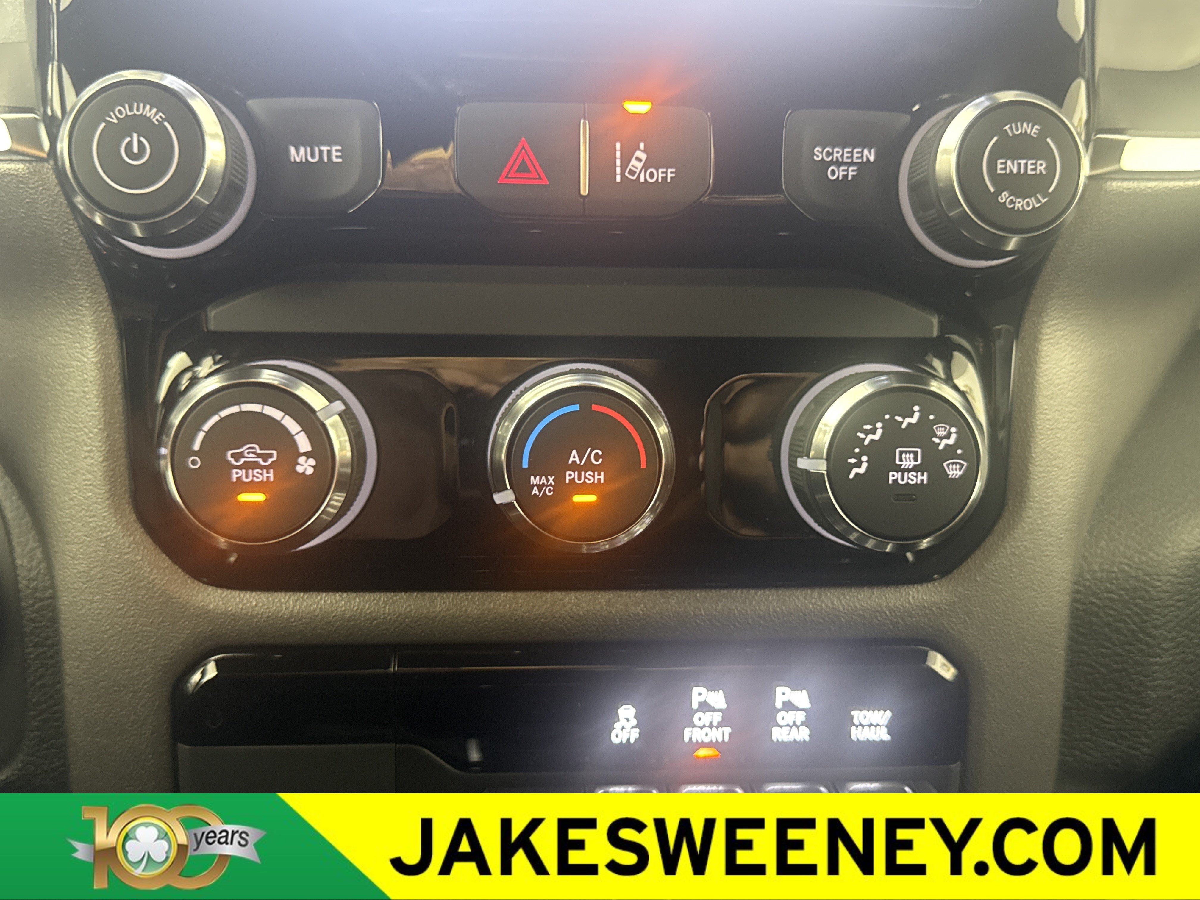 New 2026 RAM 1500 Express AWD/4WD image 22