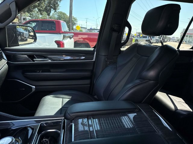 Used 2022 Jeep Wagoneer Series II w/ Flexible Seating Group RWD image 20