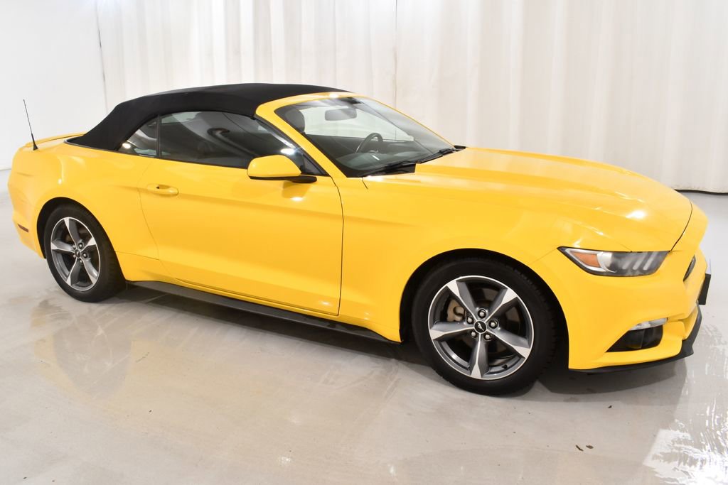 Used 2015 Ford Mustang Convertible w/ Equipment Group 051A RWD image 5