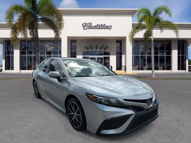 Used 2024 Toyota Camry SE image 3