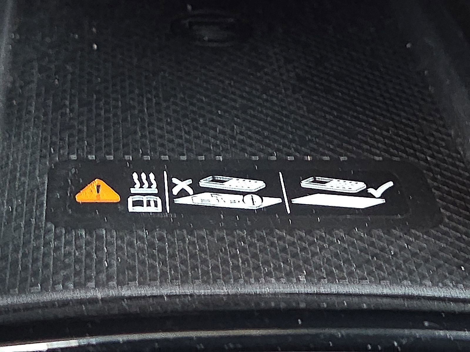 Used 2022 Chevrolet Bolt EUV Premier w/ Sun & Sound Package FWD image 19