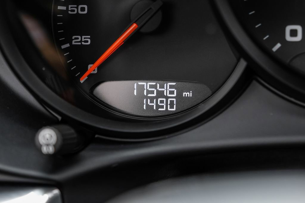 Used 2022 Porsche 718 Cayman RWD image 21
