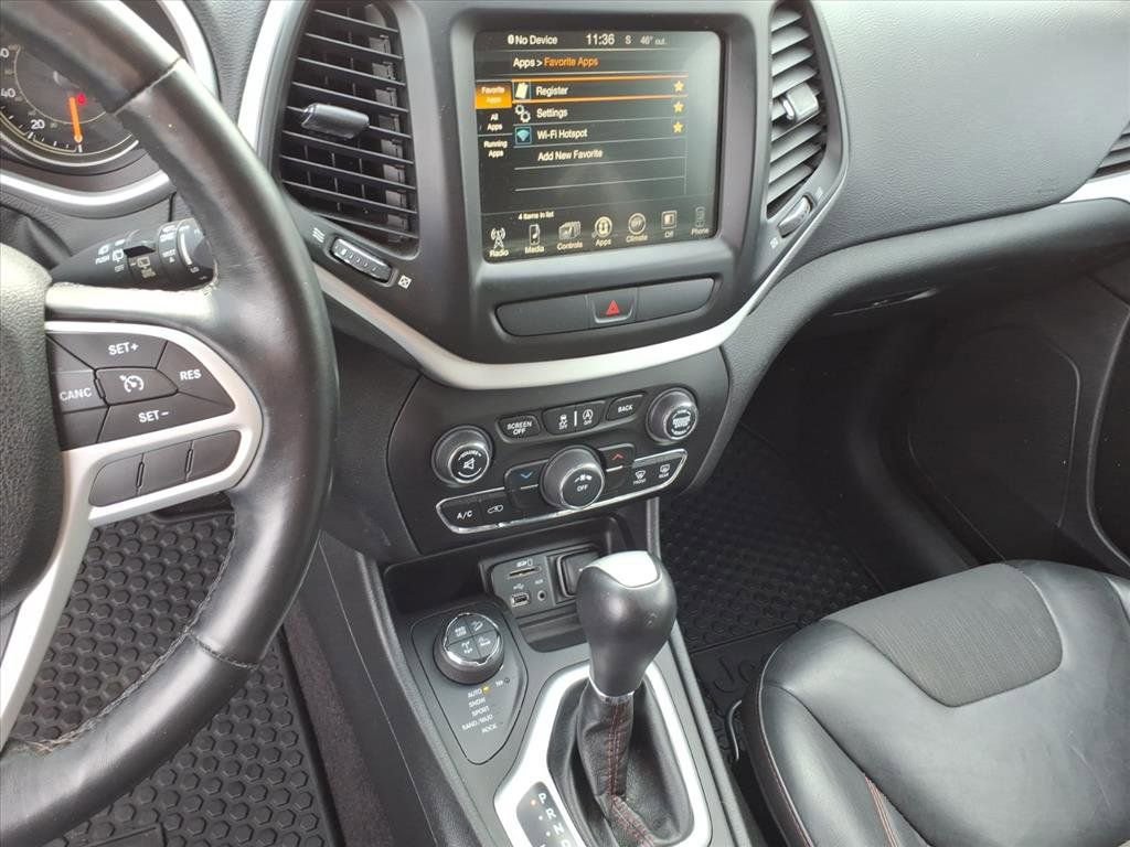 Used 2017 Jeep Cherokee Trailhawk w/ Cold Weather Group image 32