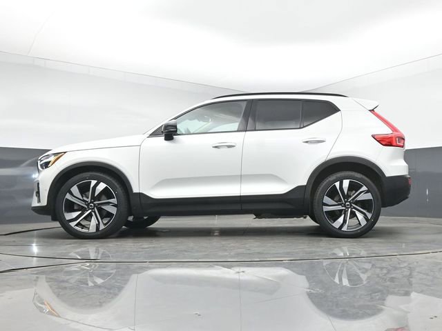Used 2023 Volvo XC40 B5 Plus w/ Driver Assist Package AWD/4WD image 14