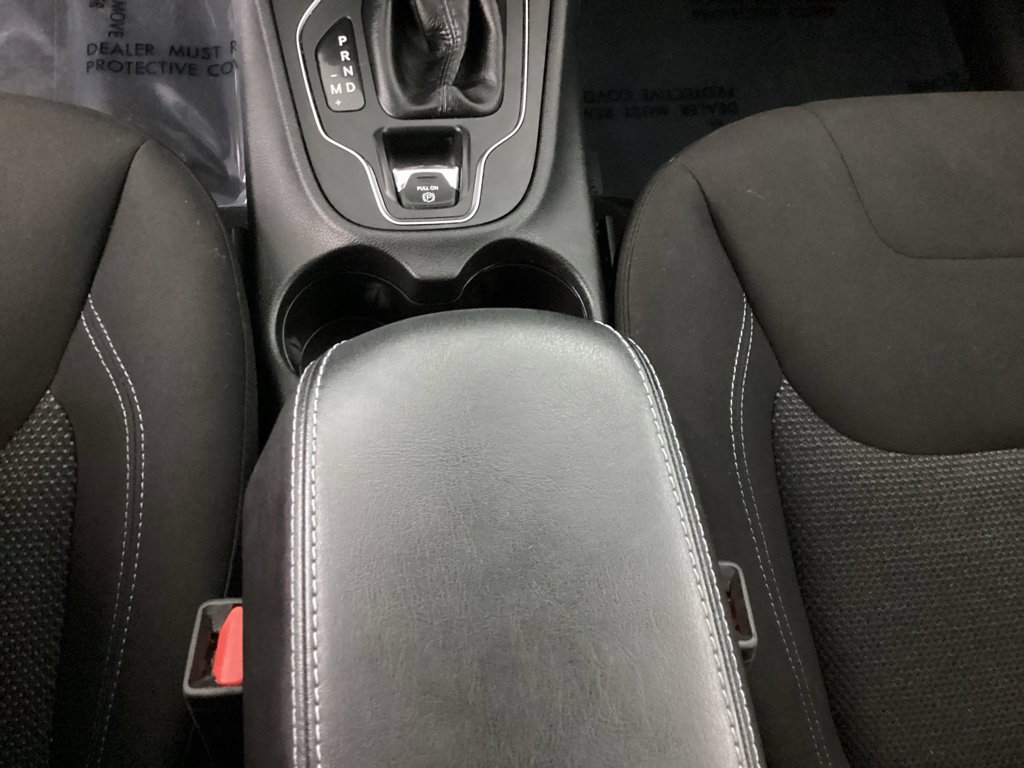 Used 2019 Jeep Cherokee Latitude w/ Cold Weather Group AWD/4WD image 21