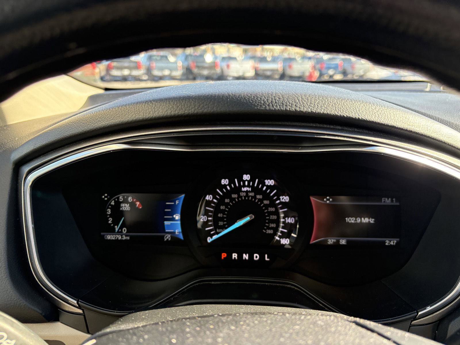 Used 2020 Ford Fusion SE image 12