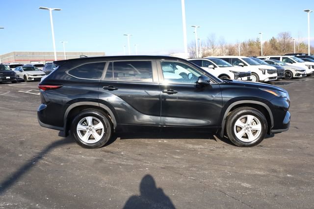 Used 2024 Toyota Highlander LE image 4