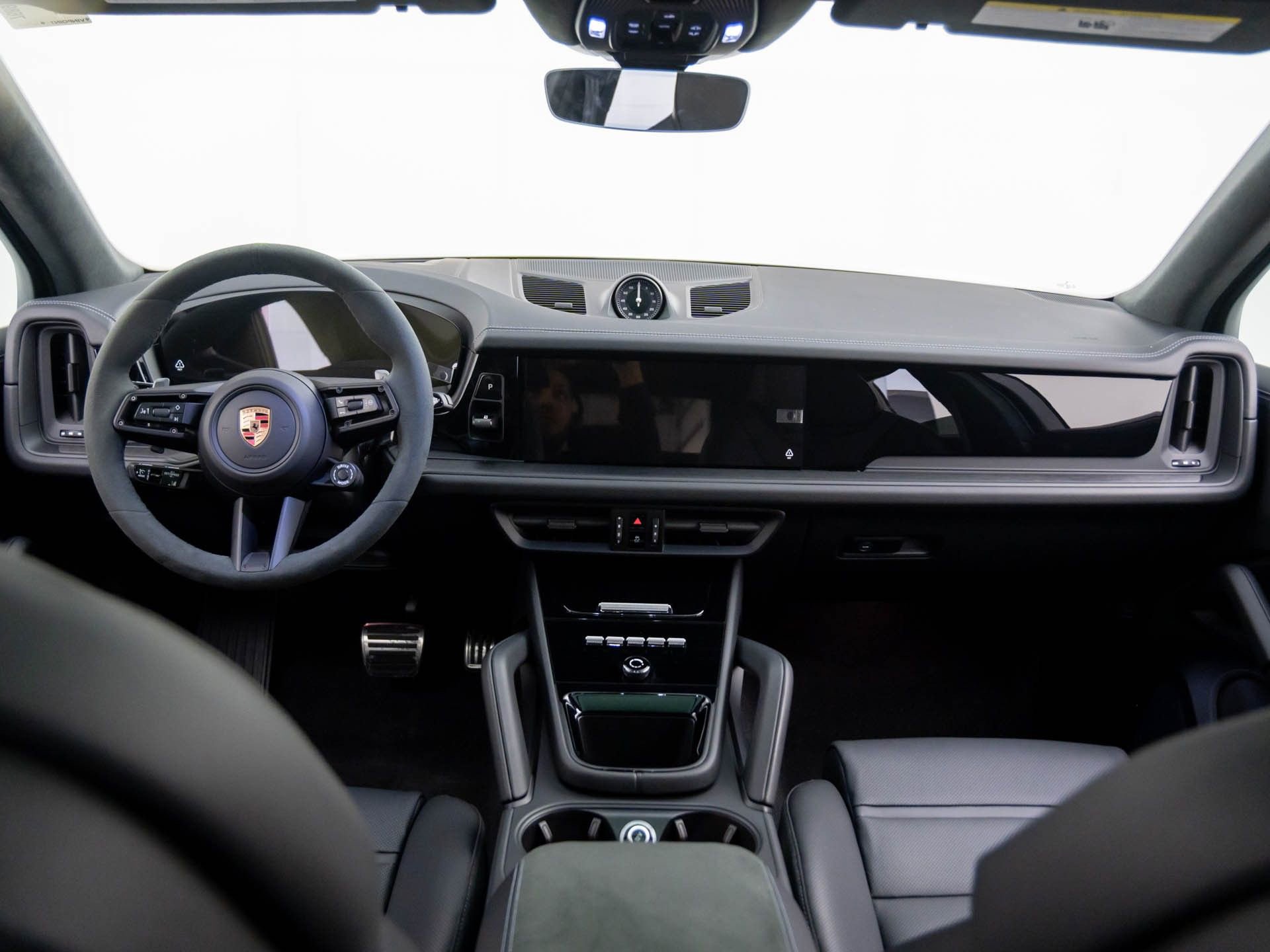 New 2026 Porsche Cayenne GTS image 11