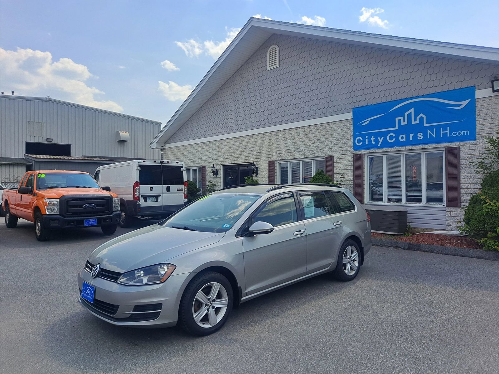 Used 2015 Volkswagen Golf TDI S FWD image 1