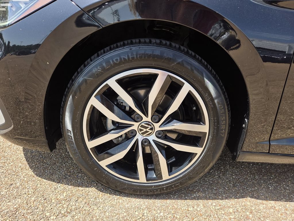 Used 2025 Volkswagen Jetta SE FWD image 30