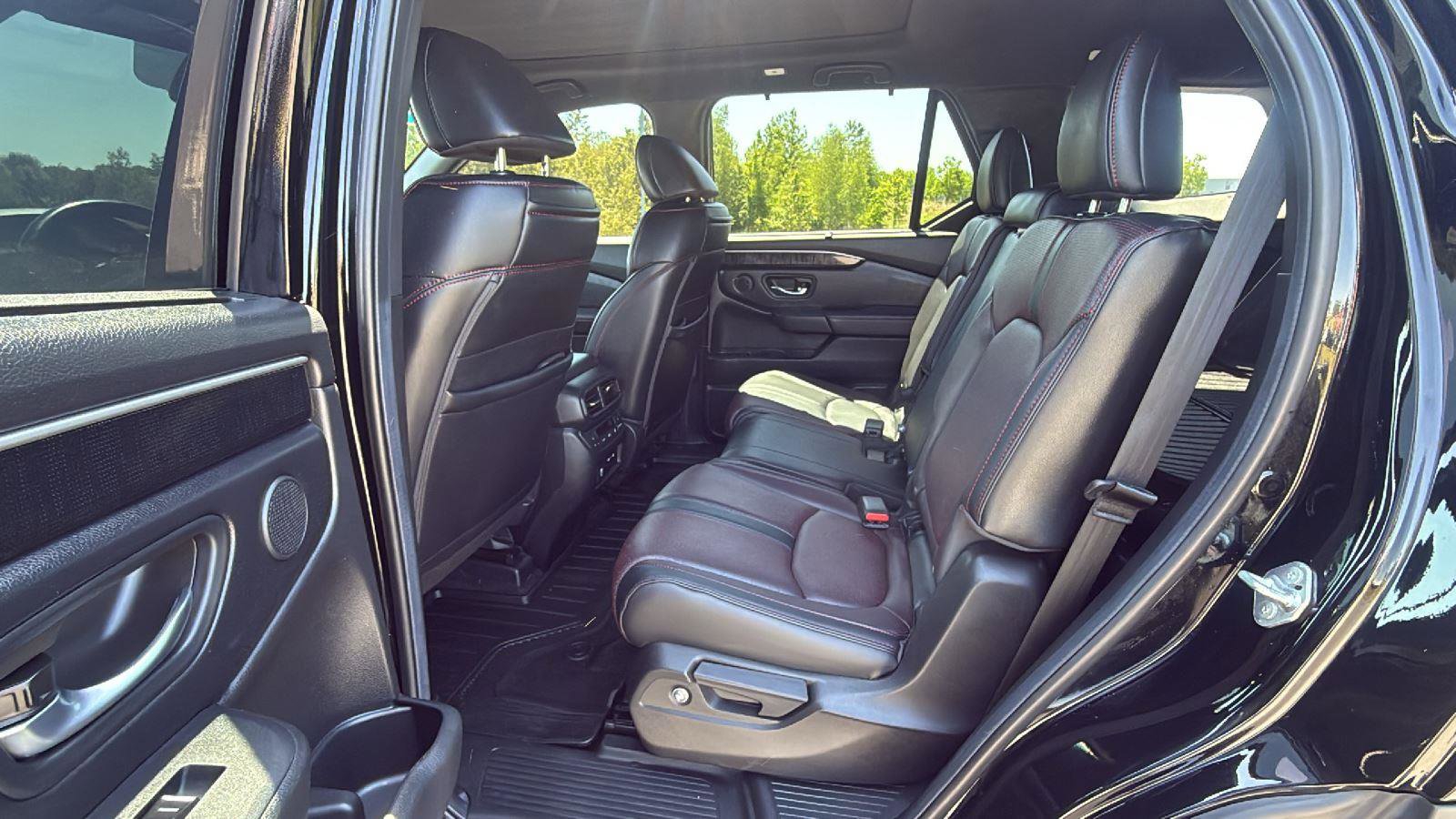 Certified 2025 Honda Pilot Black Edition image 23