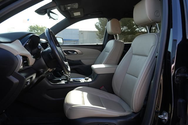 Used 2022 Chevrolet Traverse Premier FWD image 11