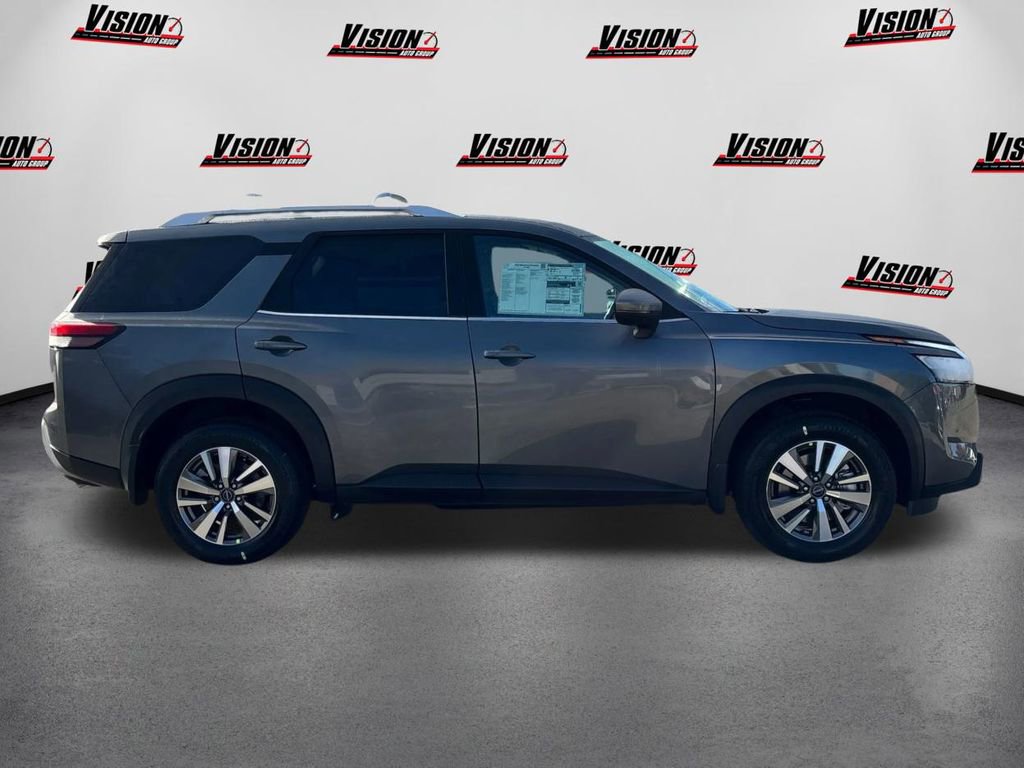 New 2025 Nissan Pathfinder SL image 4