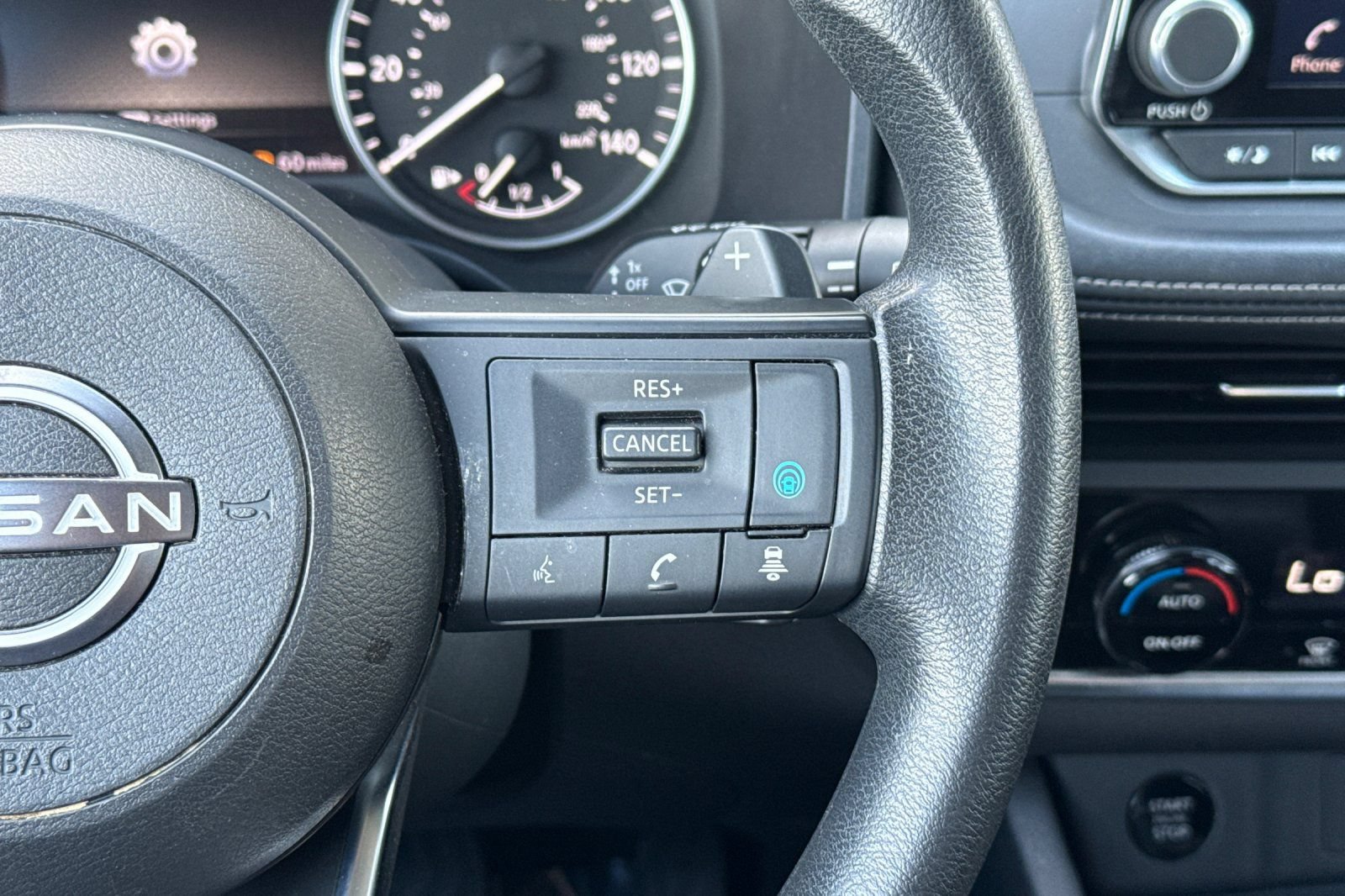 Used 2024 Nissan Rogue SV FWD image 31