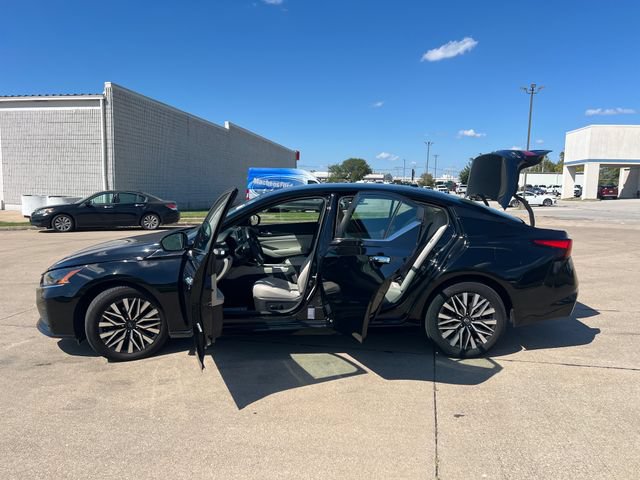 Used 2024 Nissan Altima 2.5 SV FWD image 4