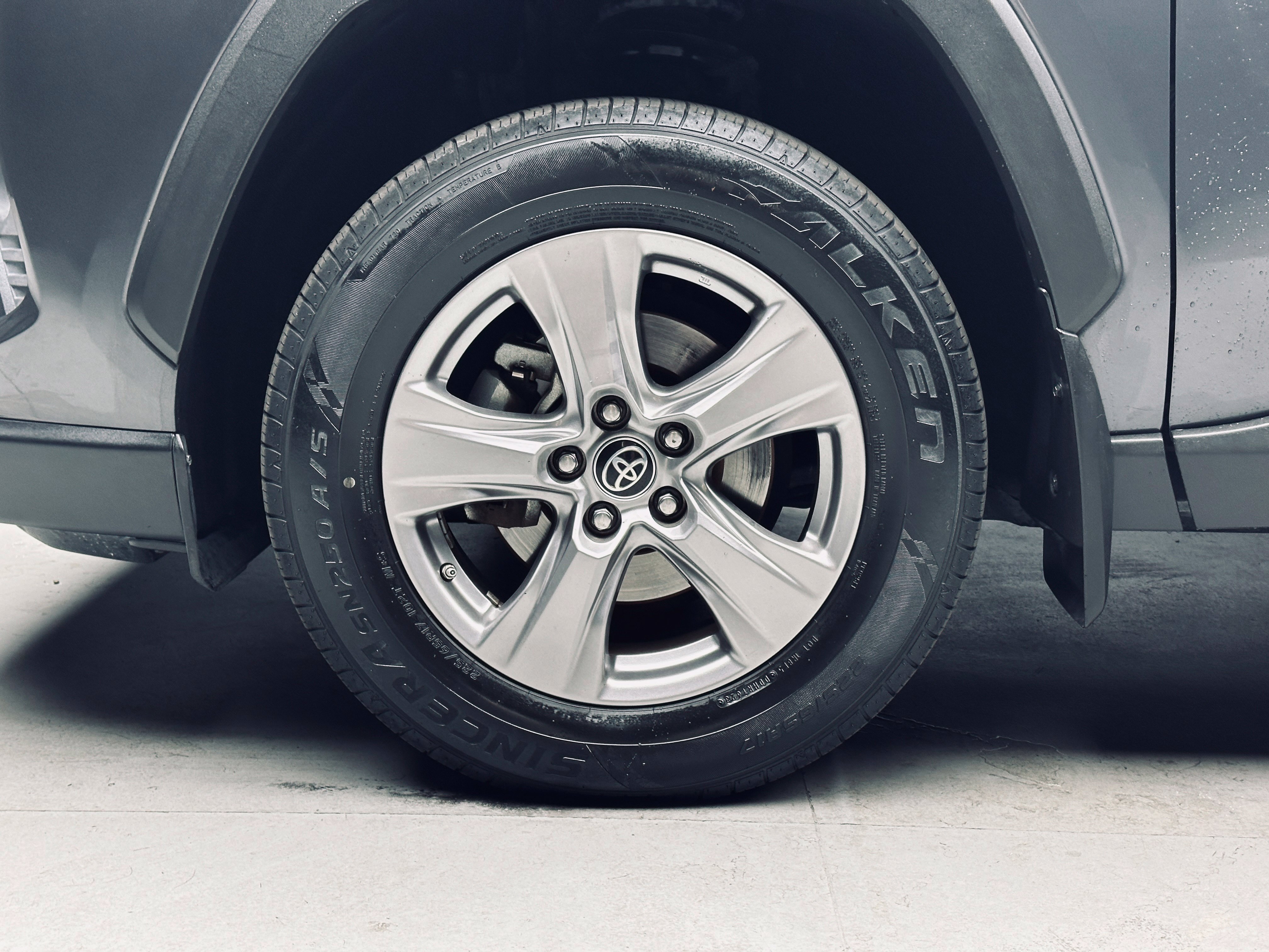 Used 2019 Toyota RAV4 LE w/ Carpet Mat Package FWD image 30