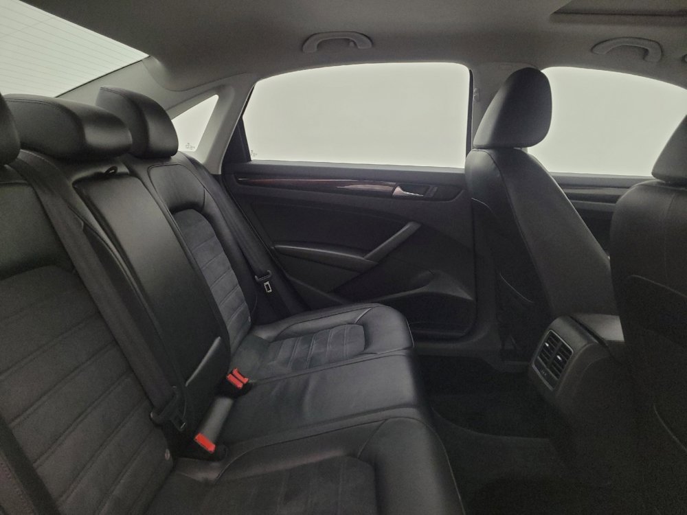 Used 2015 Volkswagen Passat 1.8T SEL Premium image 19