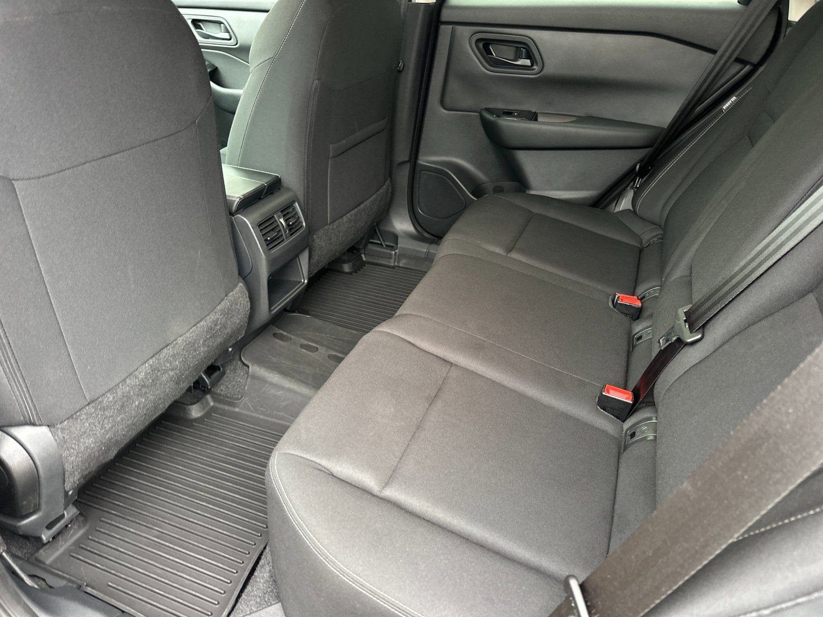 Used 2025 Nissan Rogue S image 11